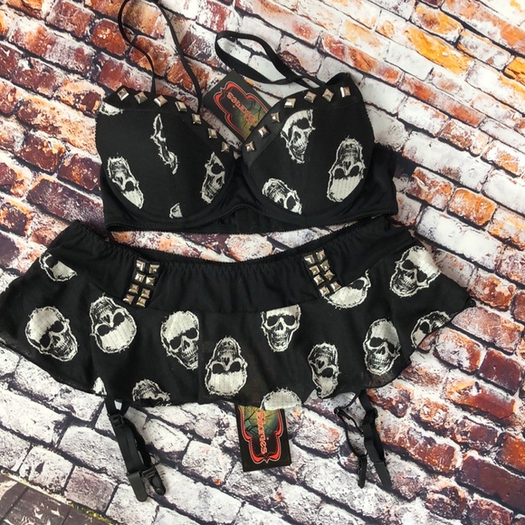 Bedroom Stories Other - Bedroom Stories Black Skull Bra and Garter Set Medium